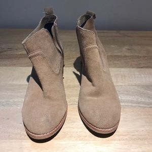 DV Dolce Vita tan suede booties